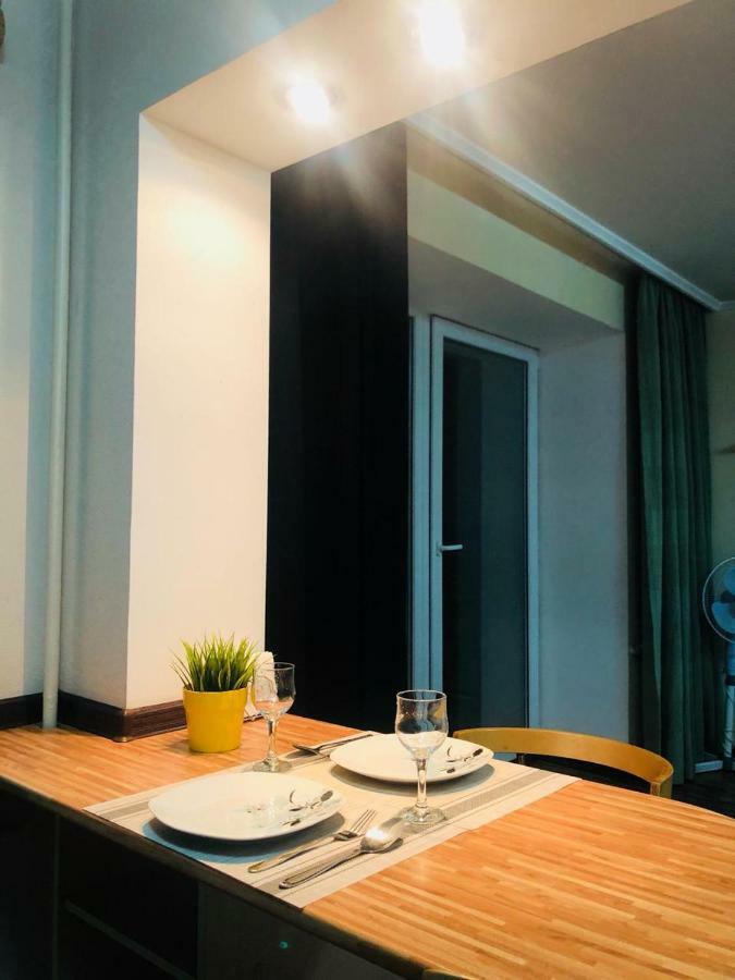 Apartment On Republic Square Ustʼ-Kamenogorsk Exterior foto